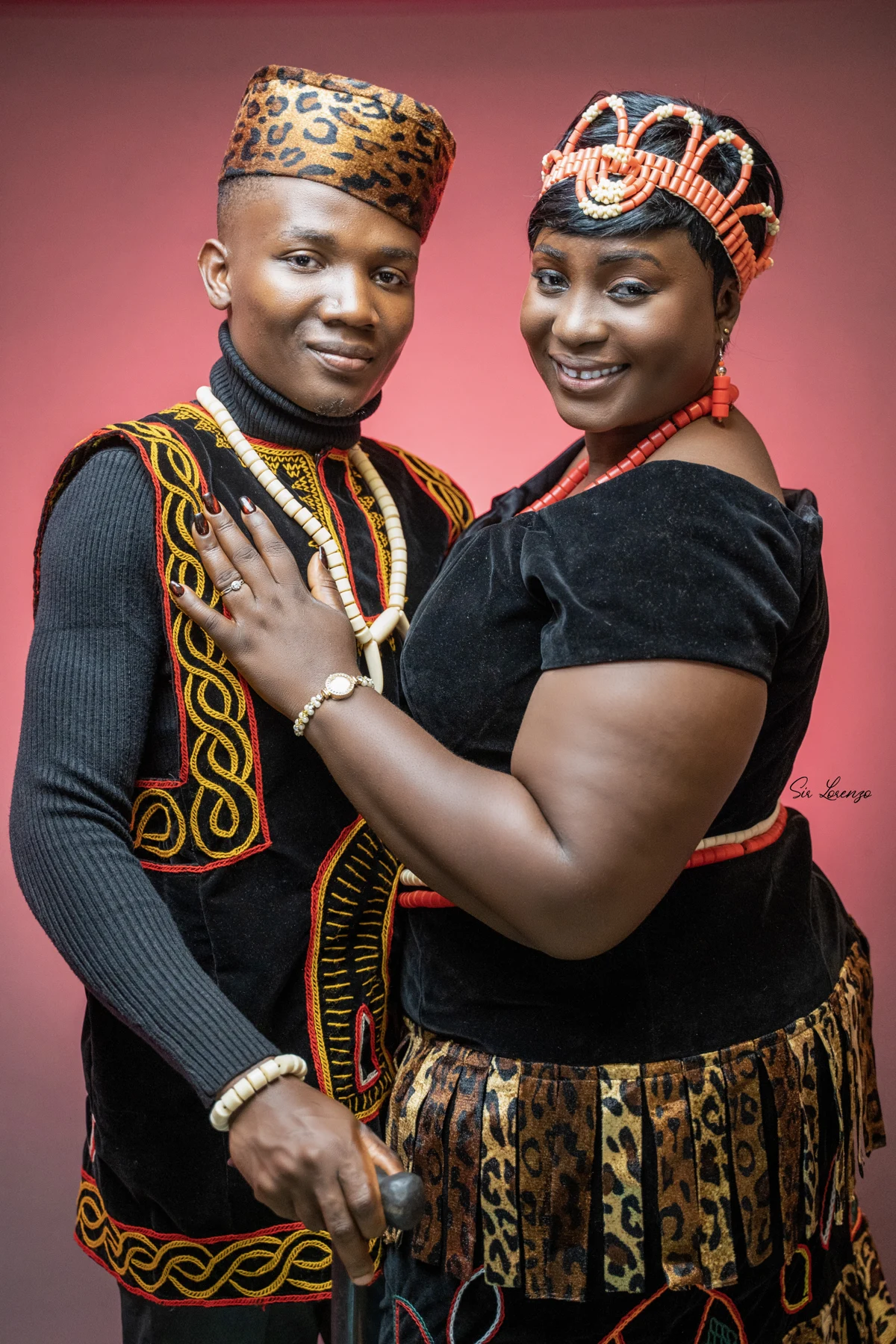 Liliane et Judicaël en tenues traditionnelles